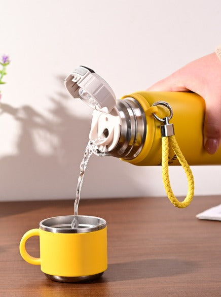 Mug isotherme 600 ml, bouchon qui fait tasse