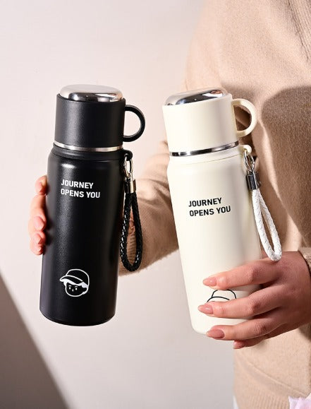 Mug isotherme 600 ml, bouchon qui fait tasse